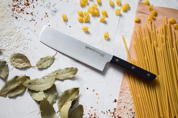 Stainless steel knives for easy food slicing